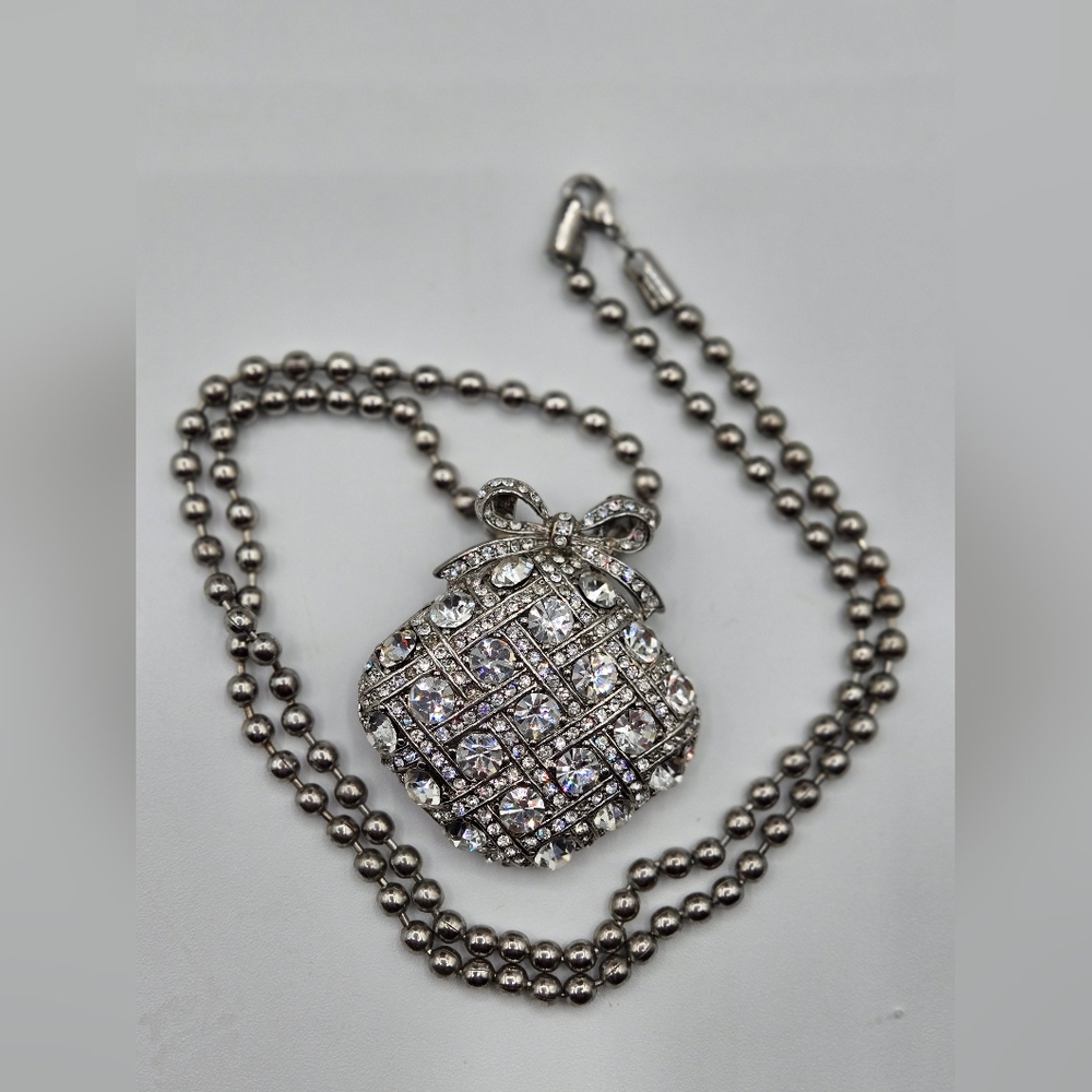VINTAGE Silver Tone Rhinestone Pendant Necklace Silver Tone Bow - Picture 5 of 6